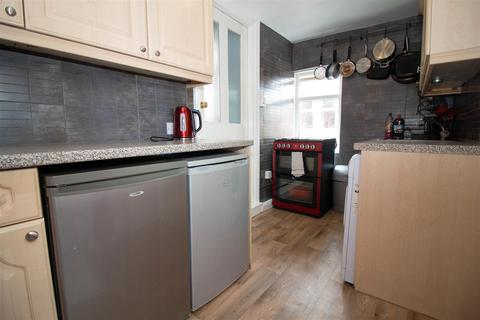 106 Windsor Avenue, Gateshead, NE8 4NX