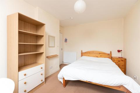 17 Polepark Road, Dundee, DD1 5QT