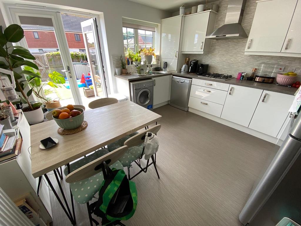 Wolsey Island Way, Leicester 2 bed townhouse £850 pcm (£196 pw)