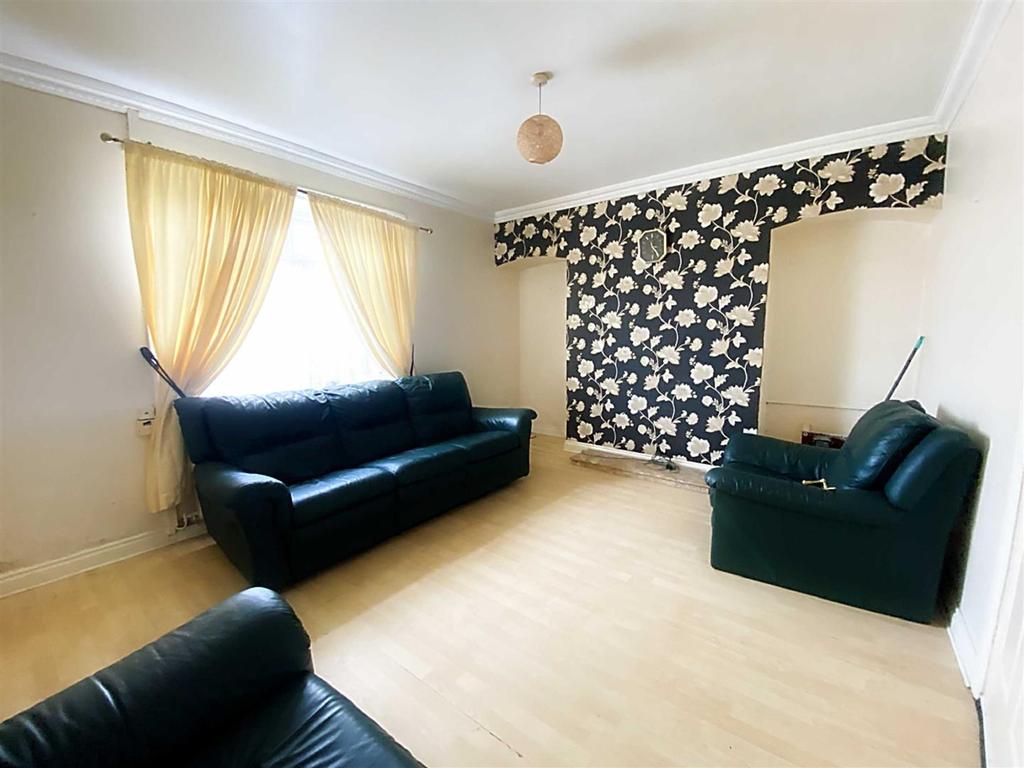 Queens Crescent, Wallsend 3 bed semidetached house £120,000