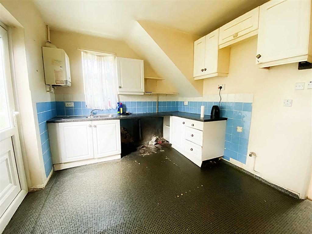 Queens Crescent, Wallsend 3 bed semidetached house £120,000