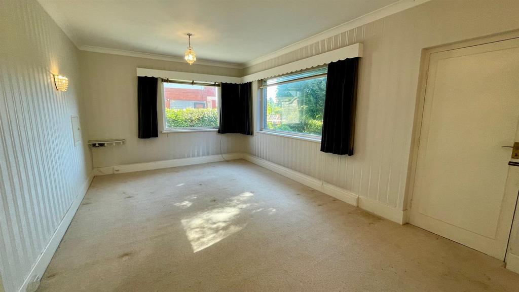 Double aspect dining room/hallway