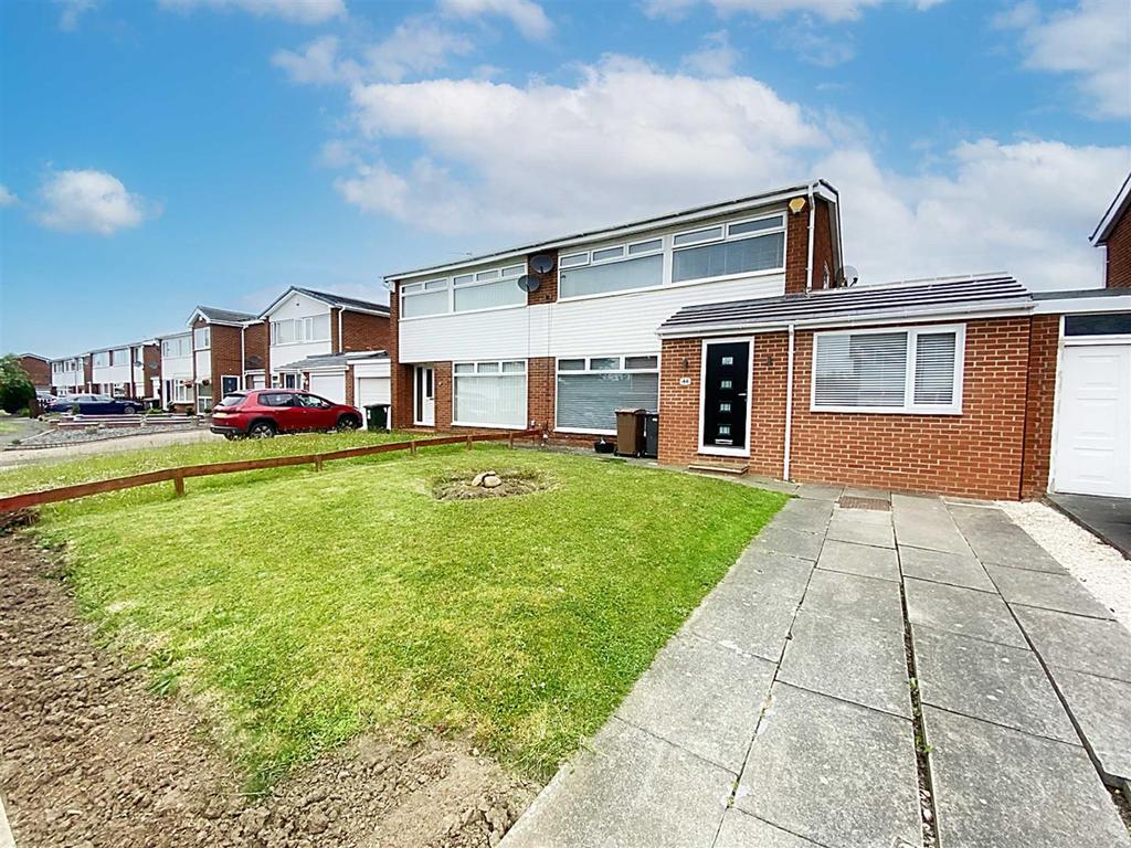 Augusta Court, Hadrian Park 4 bed semidetached house £229,950