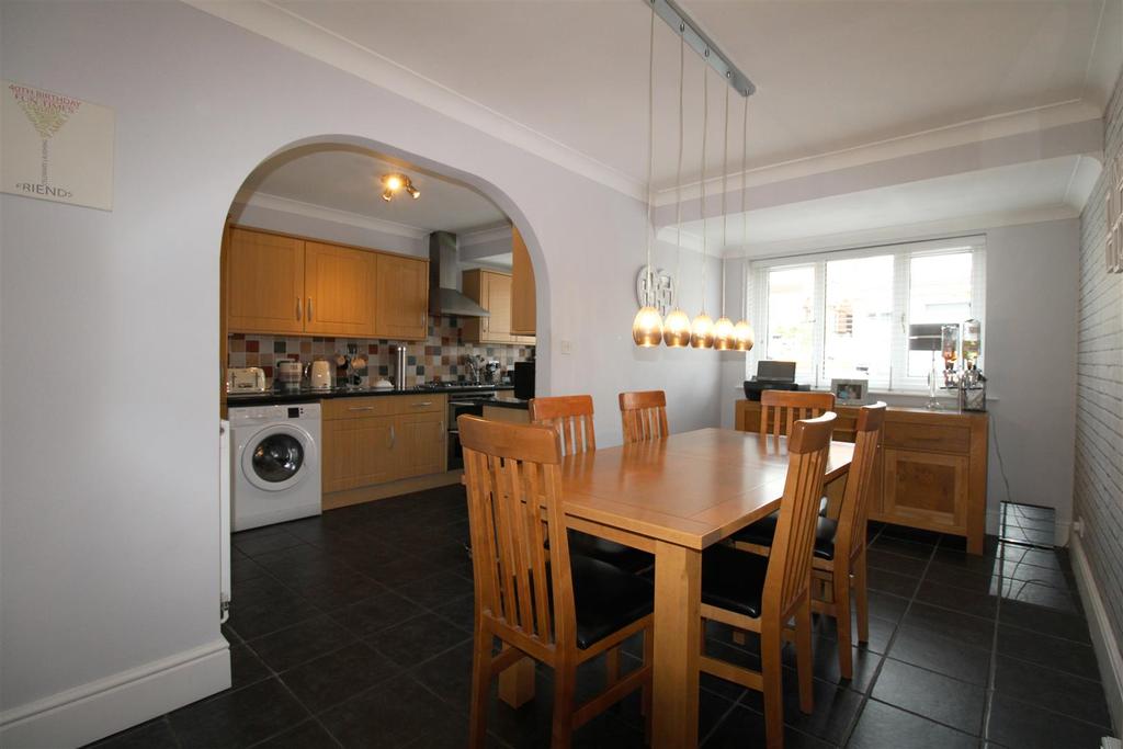 Scafell Road, Stourbridge 3 bed semidetached house £250,000