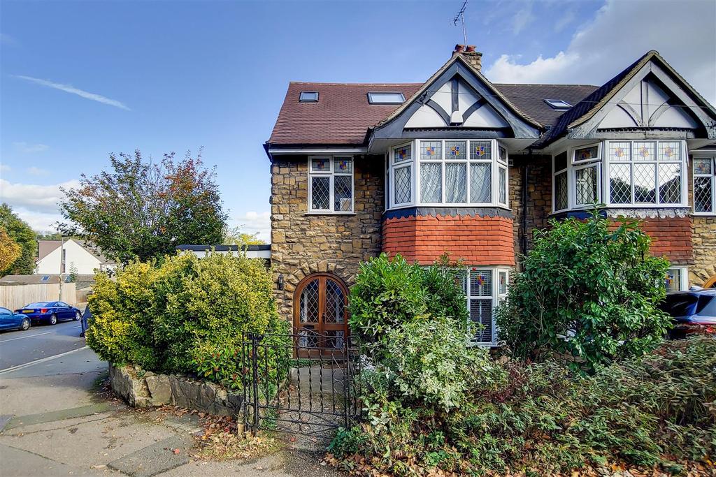 Oak Tree Gardens, Bromley, BR1 4 bed semidetached house £650,000