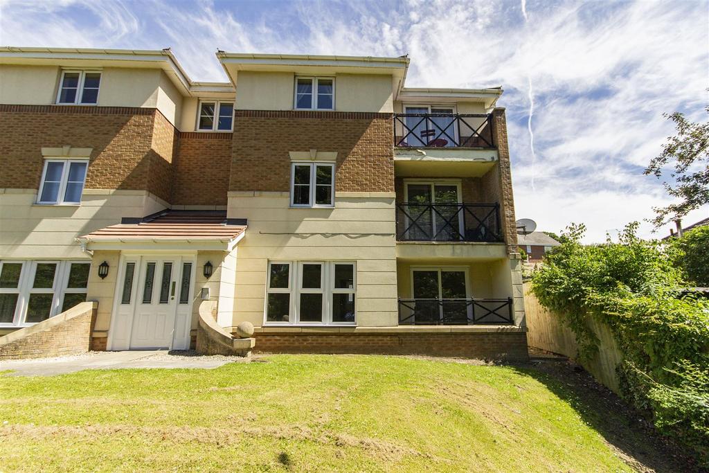 Wilden Croft, Brimington, Chesterfield 2 bed apartment £130,000