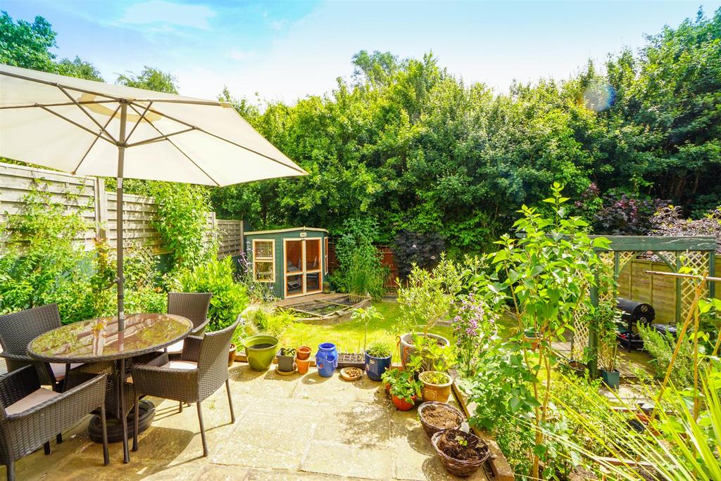 Kensington Close, St. LeonardsOnSea 4 bed detached house £400,000