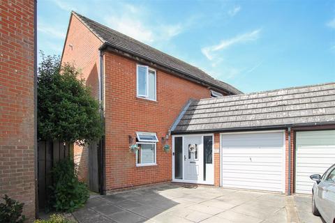 10 Moorescroft, Kelvedon Hatch, Brentwood, CM15 0XF