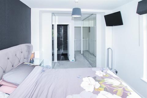 10 Moorescroft, Kelvedon Hatch, Brentwood, CM15 0XF