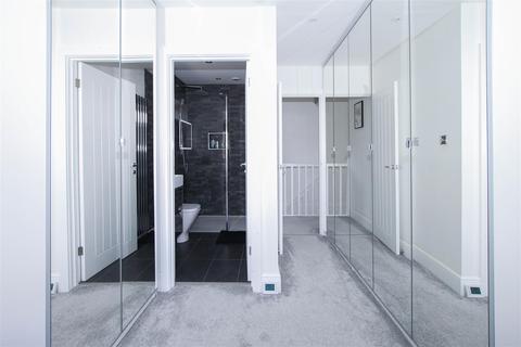 10 Moorescroft, Kelvedon Hatch, Brentwood, CM15 0XF