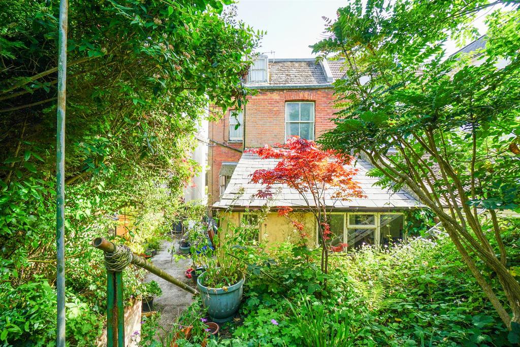 Springfield Road, St. LeonardsOnSea 6 bed semidetached house £425,000