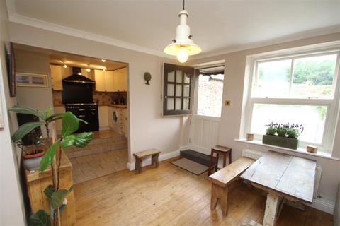 3 bedroom terraced house for sale - Front Street, Staindrop