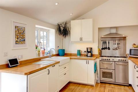 8 Kings Wall, Malmesbury, SN16 9BJ