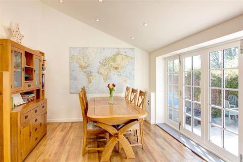 8 Kings Wall, Malmesbury, SN16 9BJ