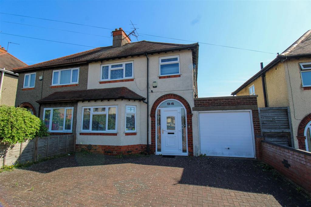 The Headlands, Northampton 3 bed semidetached house £290,000