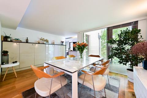 26 Rivermead Close, Teddington, TW11 9NL