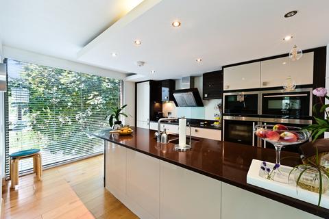 26 Rivermead Close, Teddington, TW11 9NL