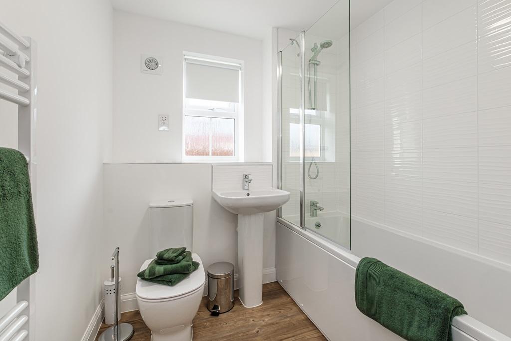 DWH Harbury white 3 piece bathroom