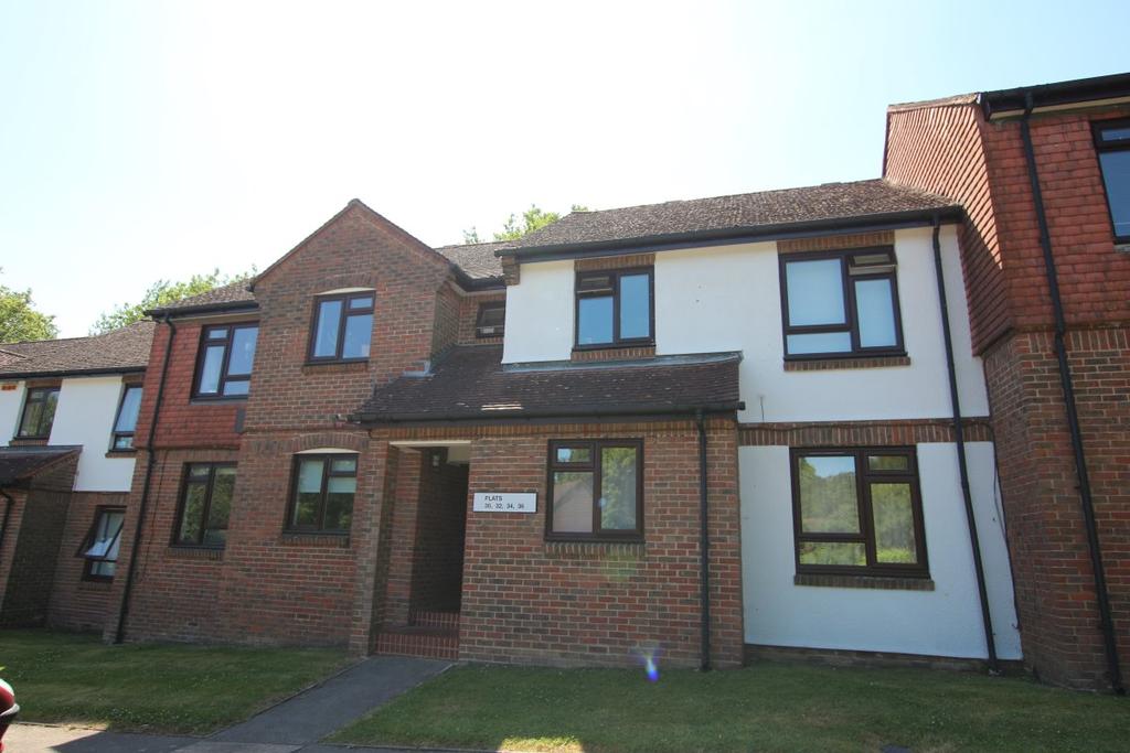 Gorringes Brook, Horsham 1 bed apartment £925 pcm (£213 pw)