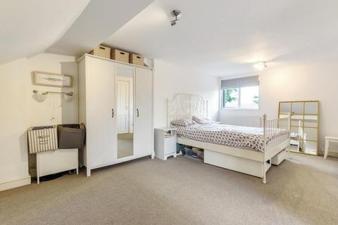 28b Wolfington Road, London, SE27 0JF