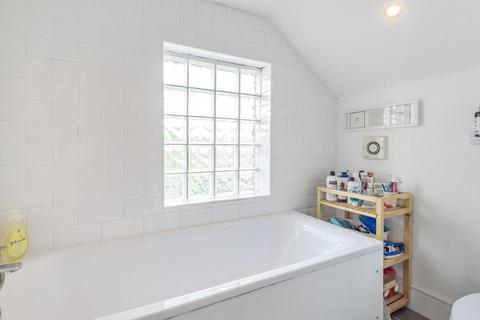 28b Wolfington Road, London, SE27 0JF