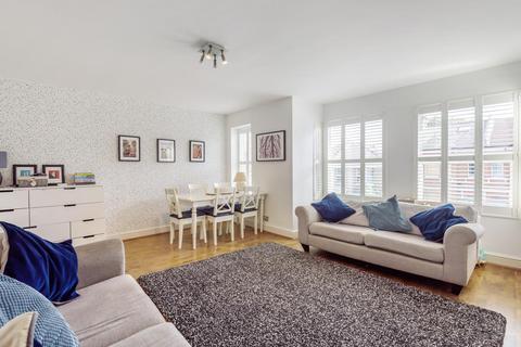 28b Wolfington Road, London, SE27 0JF