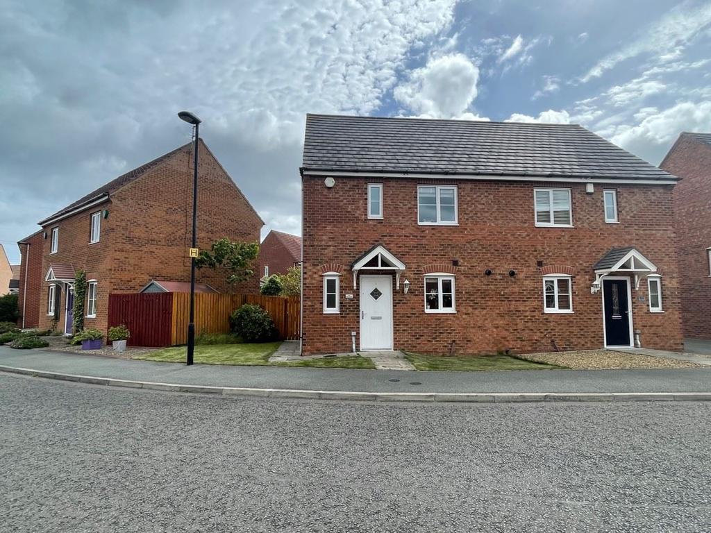 Cloverfield, West Allotment... 3 bed semidetached house £900 pcm (£