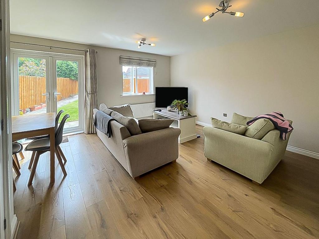Cloverfield, West Allotment... 3 bed semidetached house £900 pcm (£