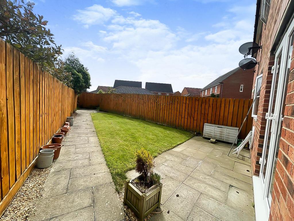 Cloverfield, West Allotment... 3 bed semidetached house £900 pcm (£