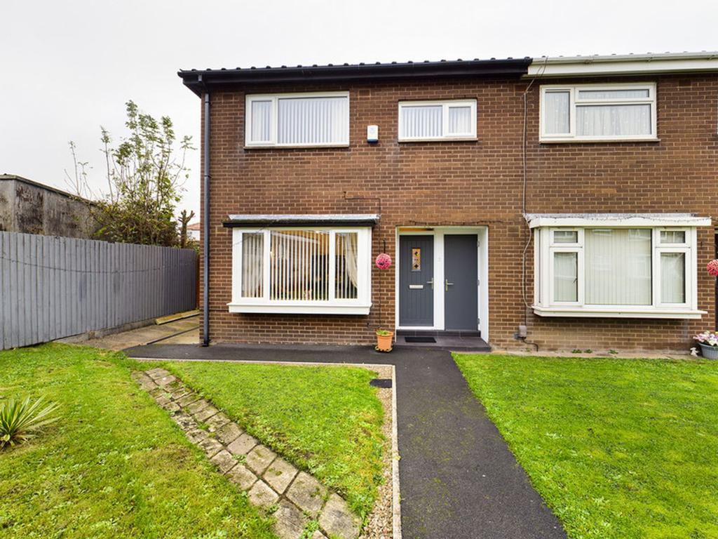 Boston Way, Blackpool, FY4 3 bed end of terrace house £100,000