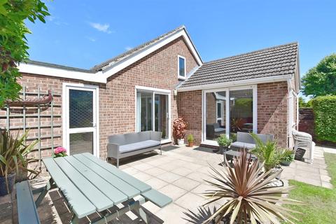 22 Hardy Road, Greatstone, New Romney, TN28 8SF