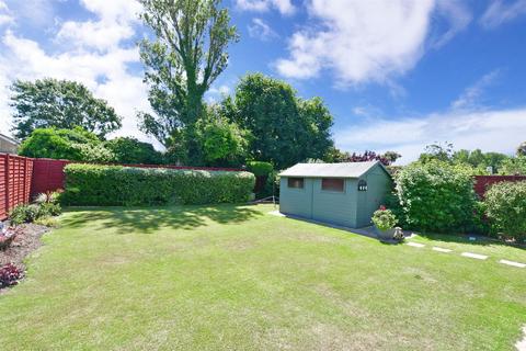 22 Hardy Road, Greatstone, New Romney, TN28 8SF