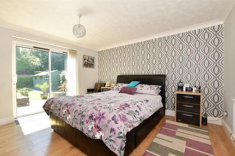 22 Hardy Road, Greatstone, New Romney, TN28 8SF