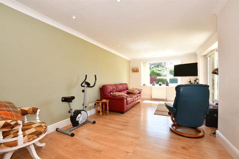 22 Hardy Road, Greatstone, New Romney, TN28 8SF