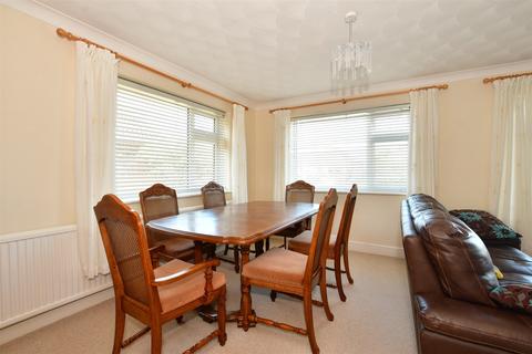 22 Hardy Road, Greatstone, New Romney, TN28 8SF