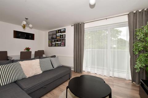 2 bedroom flat for sale, Basinghall Gardens, Sutton, Surrey