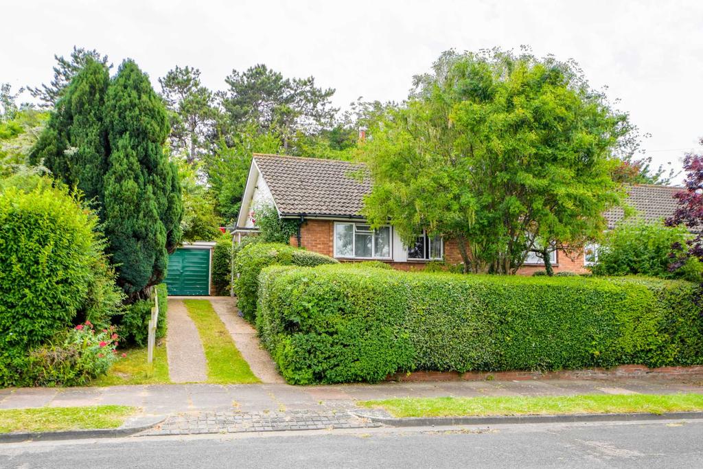 Twineham Road, Eastbourne 3 bed semidetached bungalow £350,000
