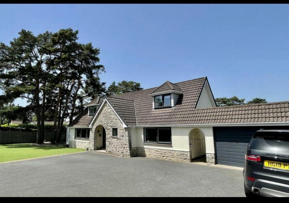 Malmesbury Road, St Leonards, Ringwood, BH24 2QL 5 bed detached house
