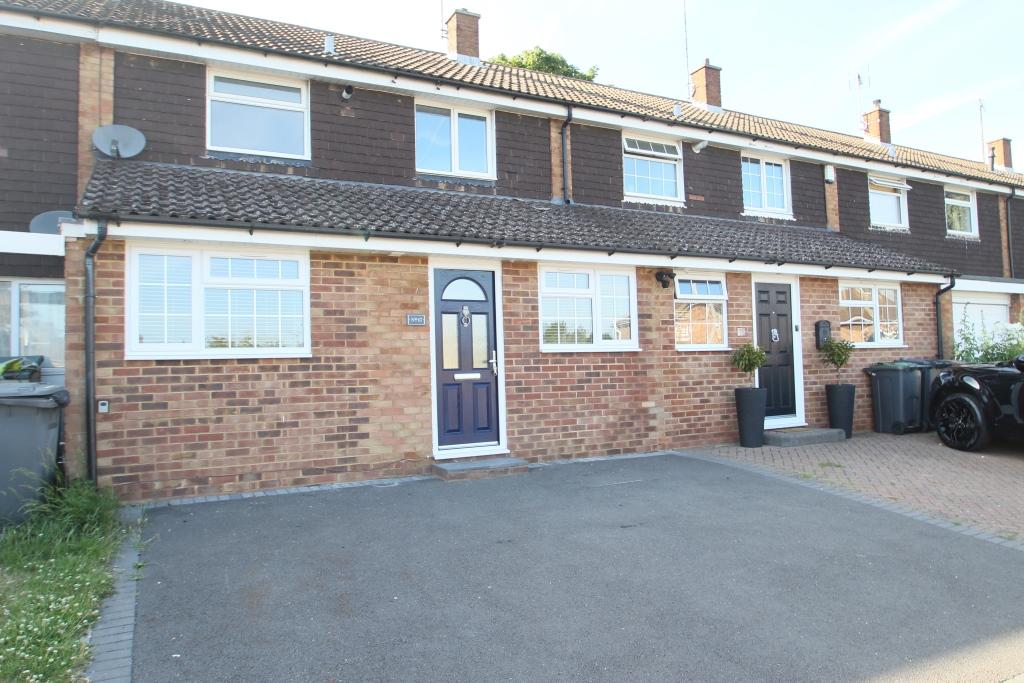 Woodbridge Close, Leagrave, Luton, LU4 3 bed terraced house £1,300