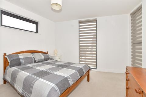 2 bedroom flat for sale, West Parade, Hythe, Kent