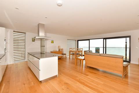2 bedroom flat for sale, West Parade, Hythe, Kent