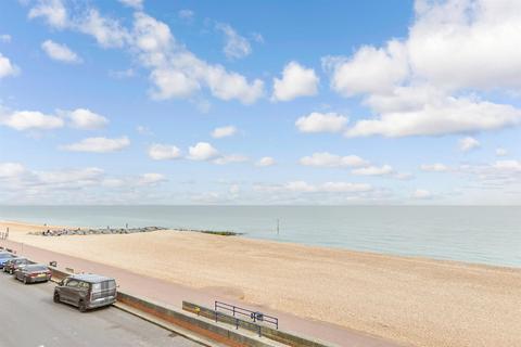 2 bedroom flat for sale, West Parade, Hythe, Kent