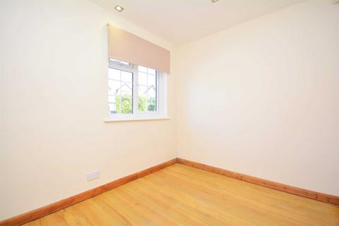 1 Howard Crescent, Seer Green, Beaconsfield, HP9 2XR