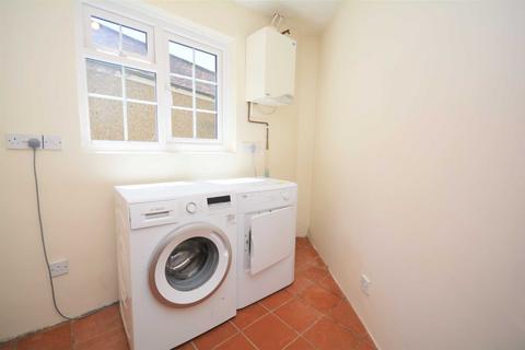 1 Howard Crescent, Seer Green, Beaconsfield, HP9 2XR