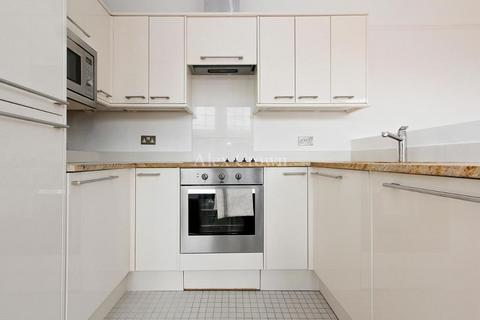 undefined, Green Lanes, Winchmore Hill