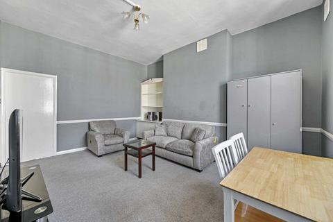 2 bedroom flat to rent, Ormiston Grove, Shepherds Bush, London W12 0JT