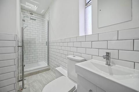 2 bedroom flat to rent, Ormiston Grove, Shepherds Bush, London W12 0JT