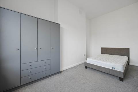 2 bedroom flat to rent, Ormiston Grove, Shepherds Bush, London W12 0JT