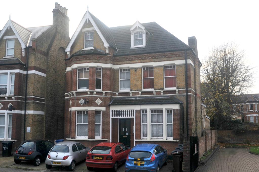 2 Wickham Road, Beckenham, BR3 Terraced house £875 pcm (£202 pw)