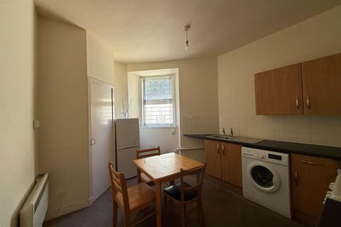 Studio to rent, Blackness Street, West End, Dundee, DD1